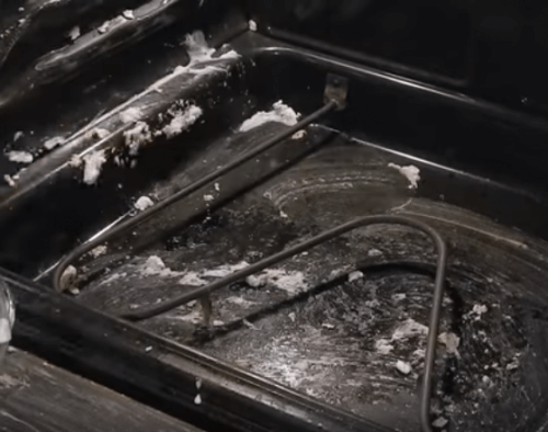 cleaning oven with baking soda