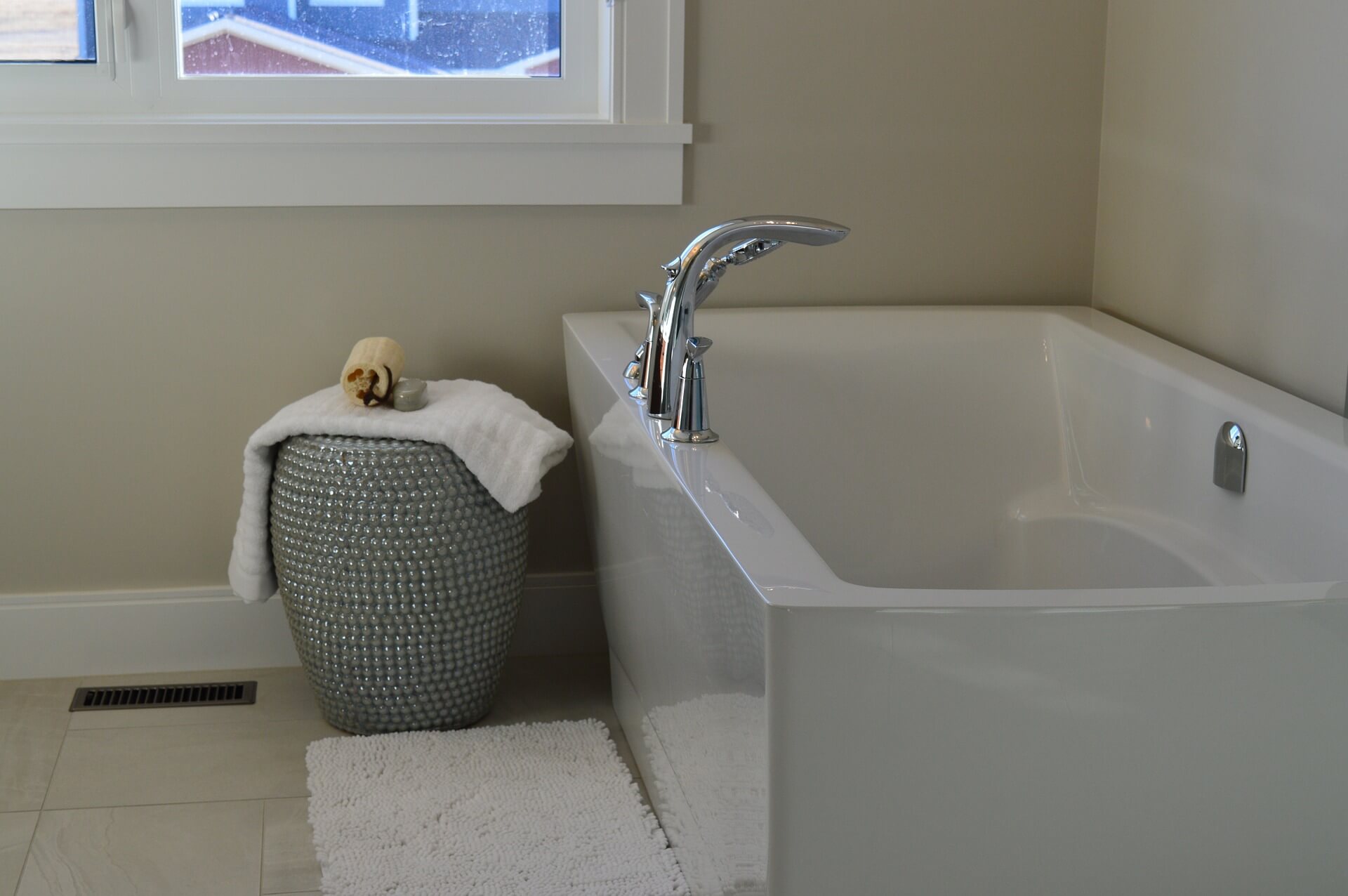 How To Clean Bathtub Stains Best Diy, How To Clean An Old Bathtub