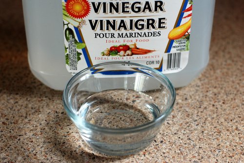 clean walls with white vinegar